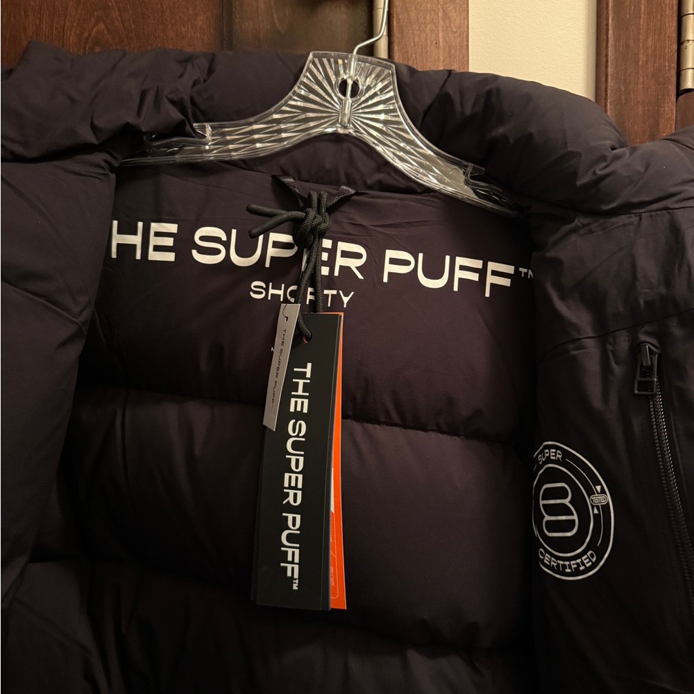 Aritzia Super Puff Jacket in matte black - Picture 3 of 4